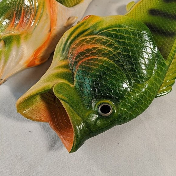 Green Bass Fish Flops Sandals Fishing Flip Flops Men's 42/43 9.5 Summer Gag Gift - Picture 4 of 13